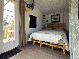 Coin nuit chambre l'épicerie