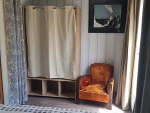 Penderie l'épicerie chambre d'hôtes
