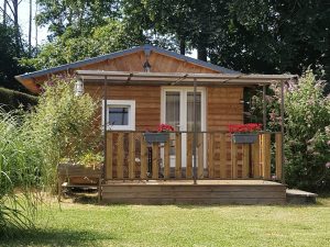 Hébergement l'épicerie terrasse entrée
